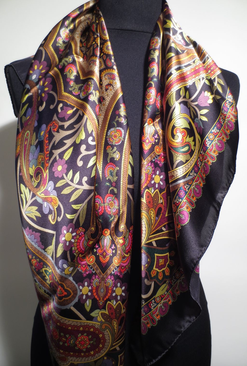 Pure silk square scarf 47070 - Azalea Bellagio - Silk of Como